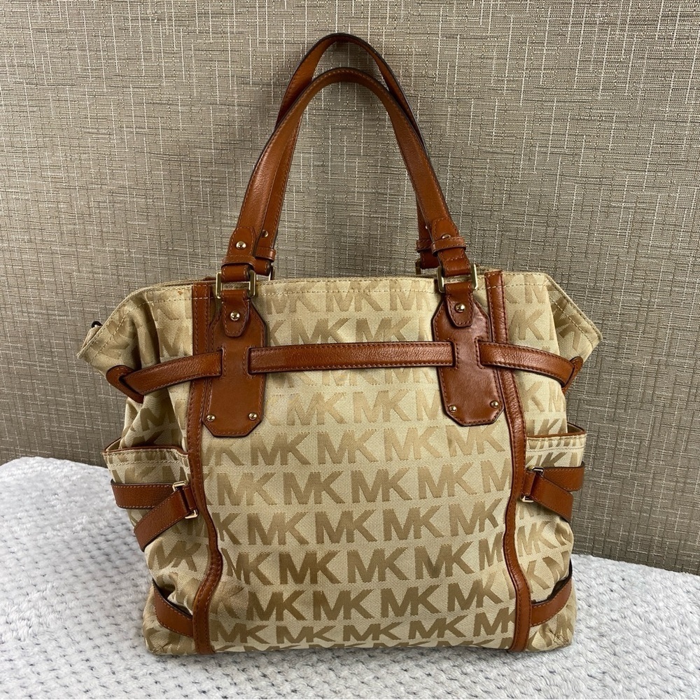 Michael Kors Large Gansevoort Tote‎ in Signature Monogram Beige Jacquard/Leather - Picture 5 of 16